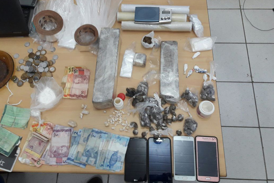 Drogas e objetos apreendidos