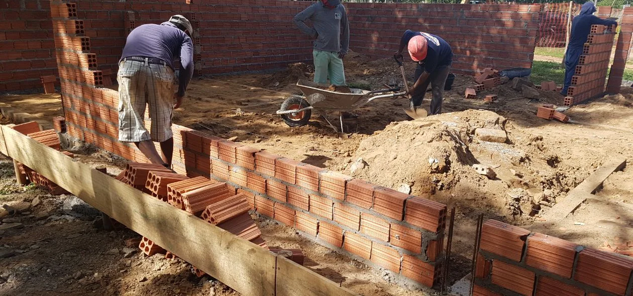 Obra de construção da nova estrutura na Cachoeira do Urubu