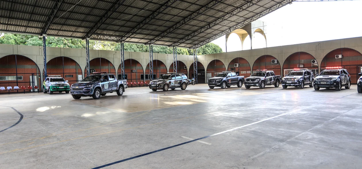 Viaturas saindo para operação