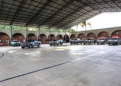 Viaturas saindo para operação