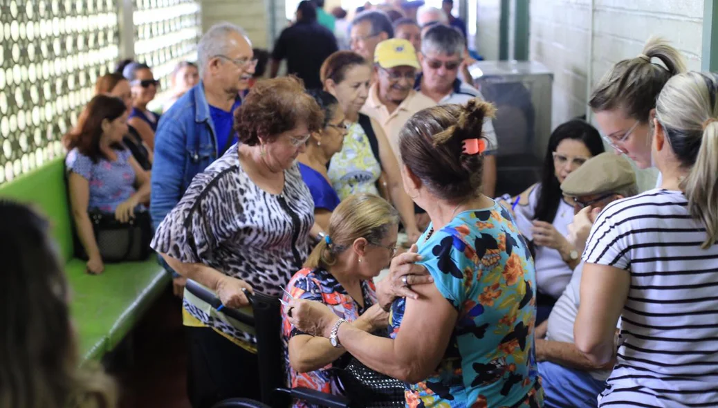Superlotação durante o Dia D de Vacinação contra gripe em Teresina