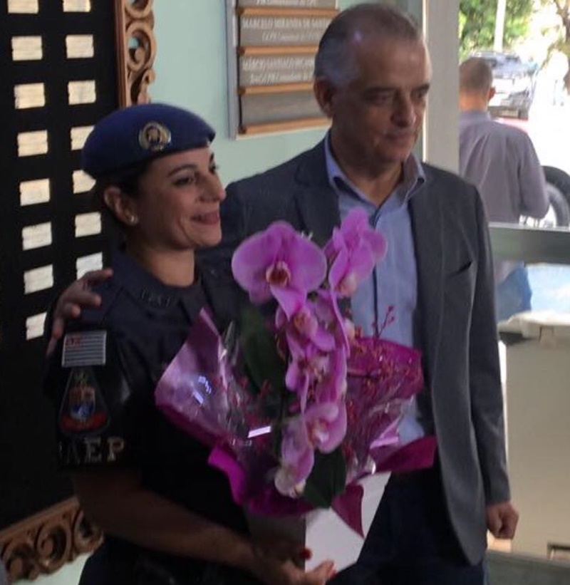 Governador de São Paulo homenageia PM que matou bandido no Dia das Mães