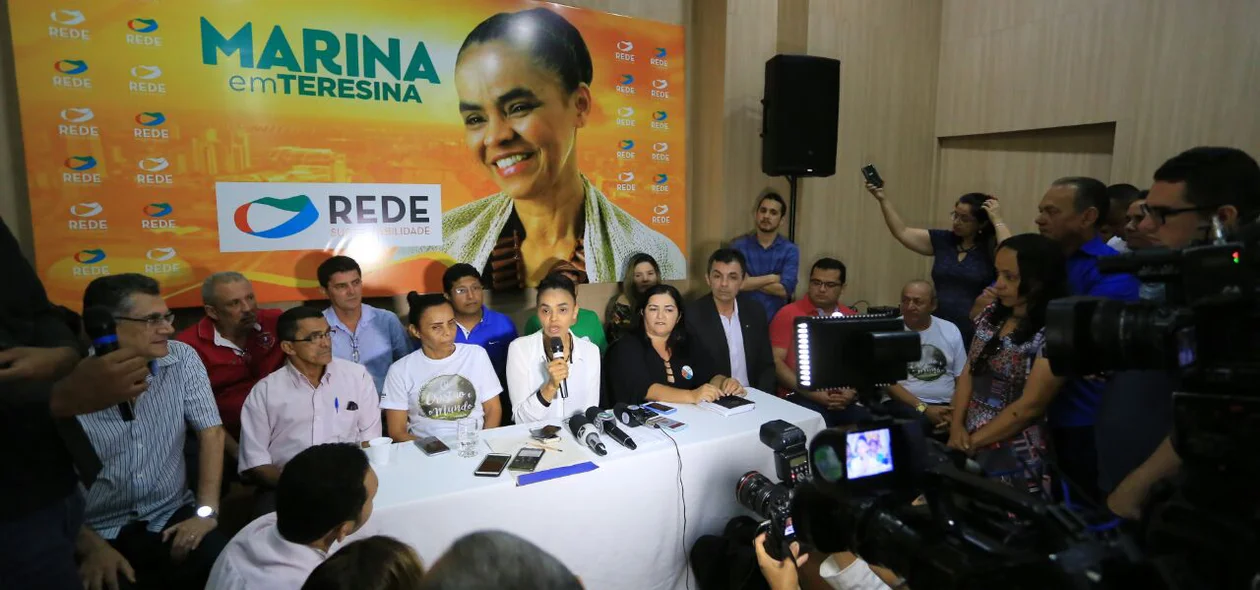 Marina Silva durante coletiva de imprensa em Teresina