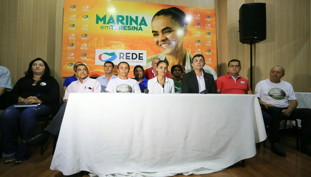 Presidenciável Marina Silva participa de coletiva de imprensa em Teresina