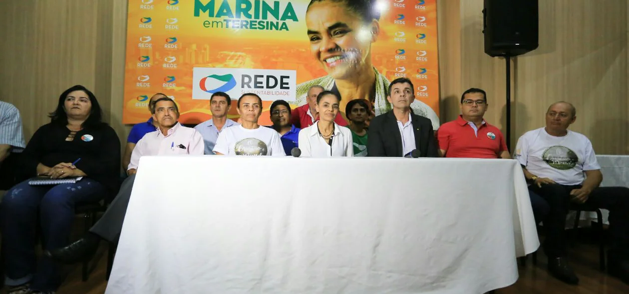 Presidenciável Marina Silva participa de coletiva de imprensa em Teresina