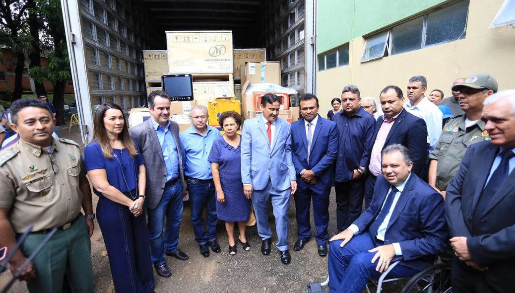 Autoridades entregam equipamentos hospitalares em Teresina