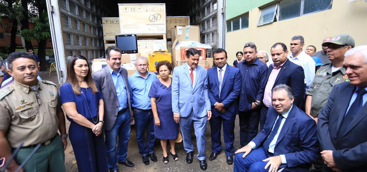 Autoridades entregam equipamentos hospitalares em Teresina