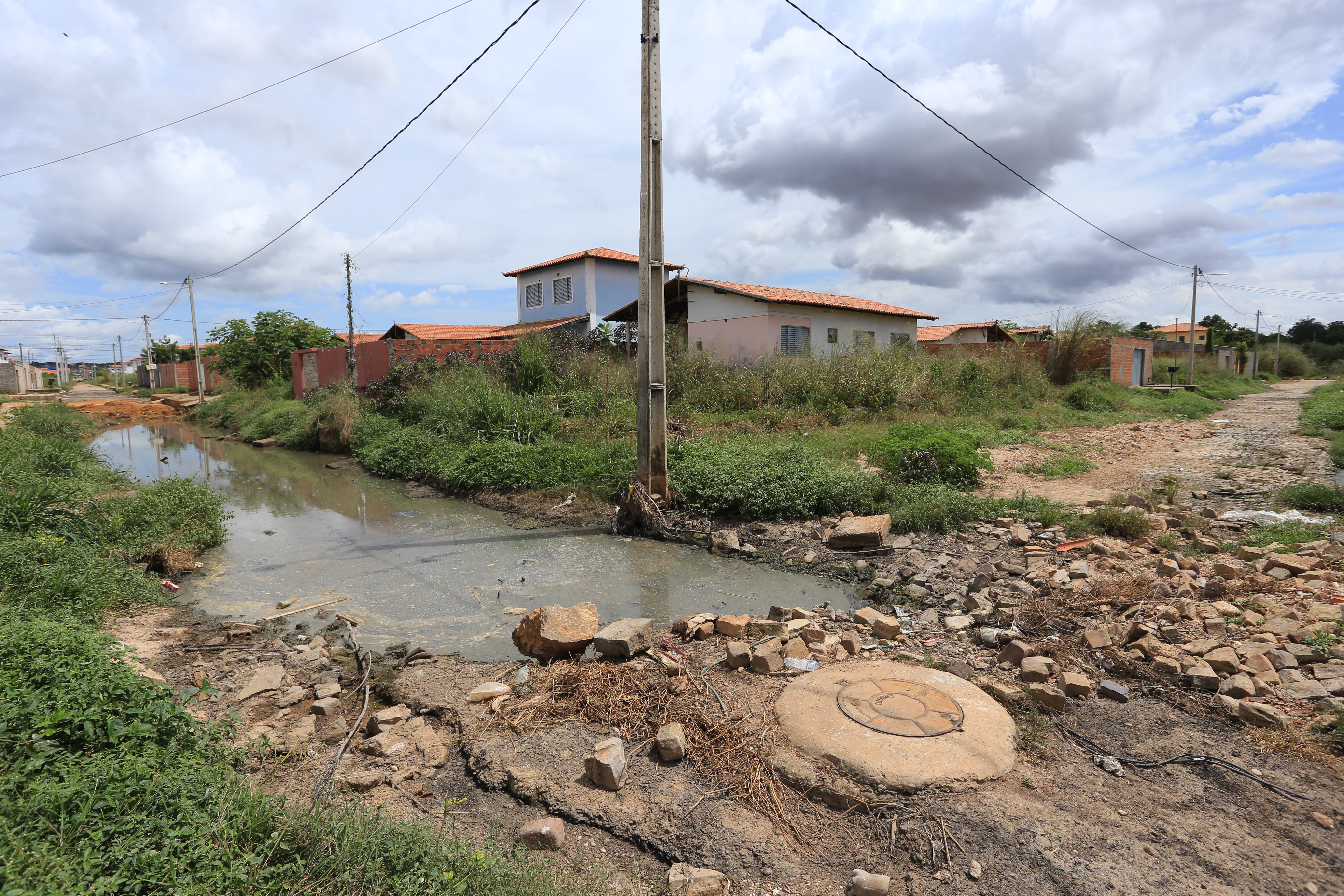 Chuvas deixam rastro de destruição no Torquato Neto