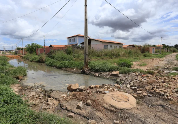 Chuvas deixam rastro de destruição no Torquato Neto