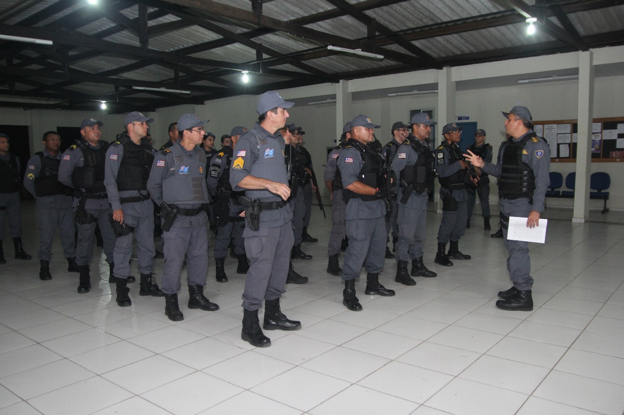 Comandante dá orientações aos policiais do 11º batalhão da PM de Timon