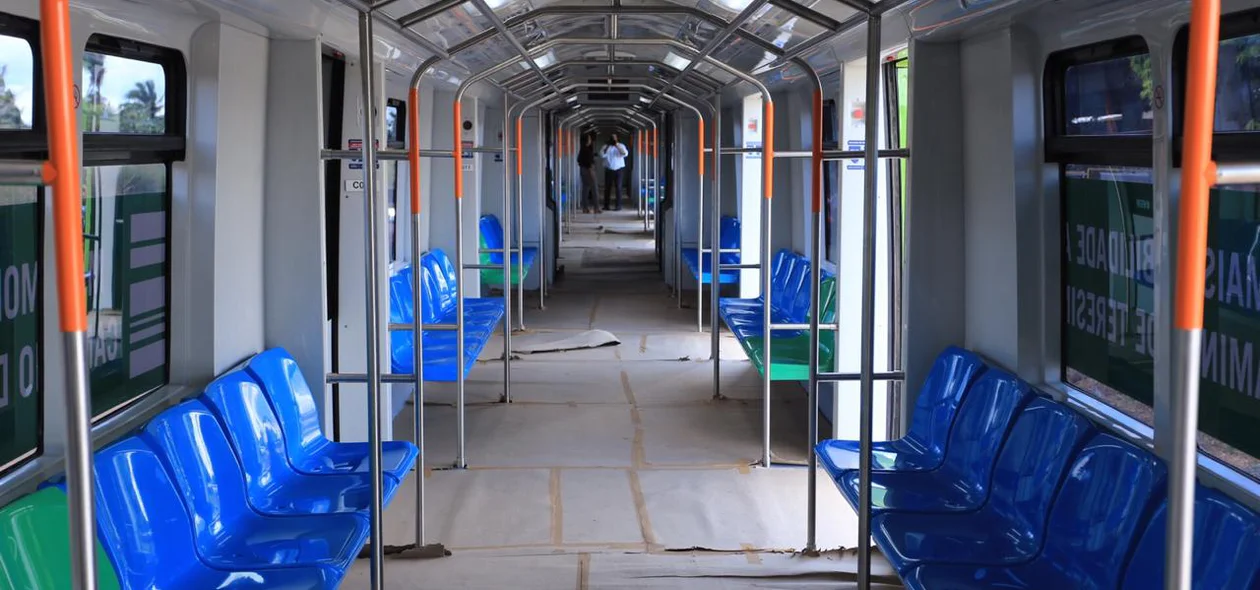 Entrega de novo Veículo Leve sobre Trilhos para o Metrô de Teresina
