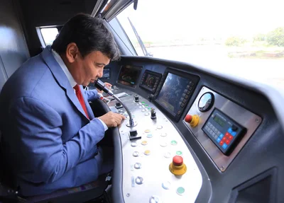 Governador Wellington Dias confere novo VLT