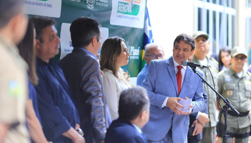 Governador Wellington Dias em solenidade 