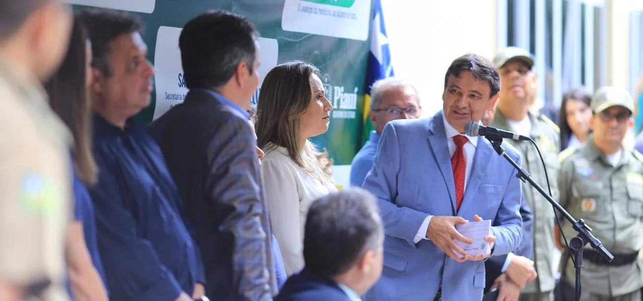 Governador Wellington Dias em solenidade 