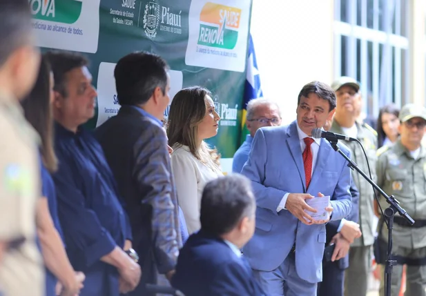 Governador Wellington Dias em solenidade 