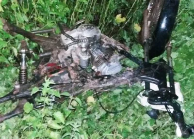 Moto ficou destruída
