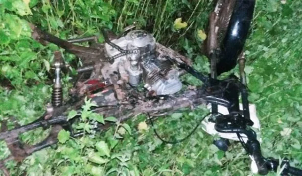Moto ficou destruída