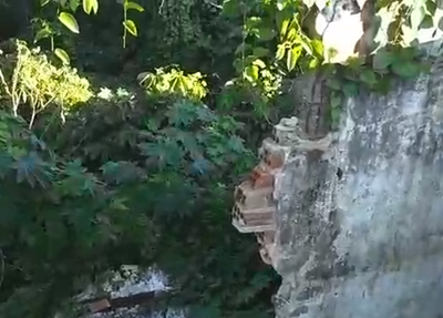 Muro caído no ginásio poliesportivo
