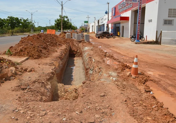 Vereador denuncia lentidão em obras de drenagem das laterais 