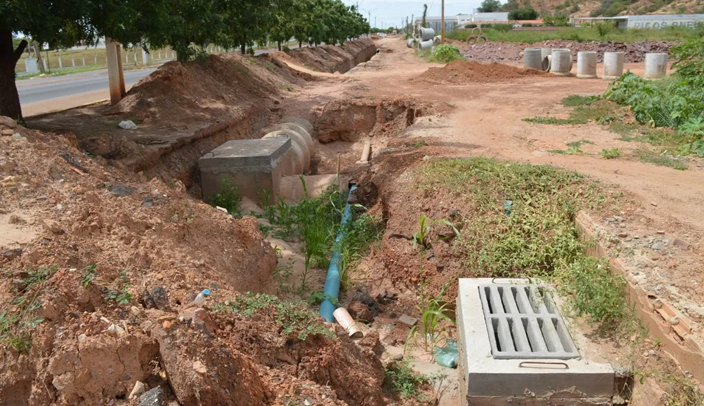 Obra inacabada em alguns trechos