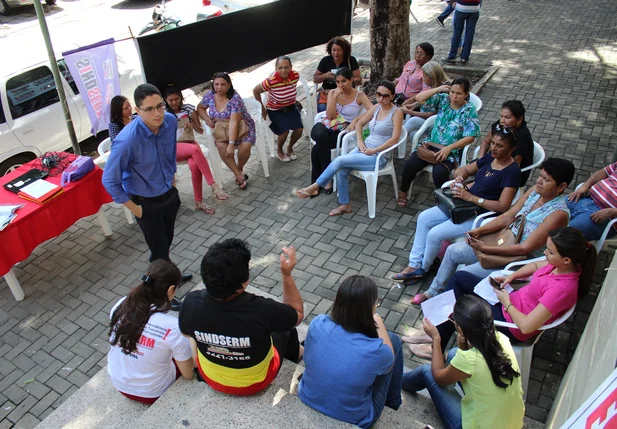 Servidores acampam em frente à Prefeitura de Teresina
