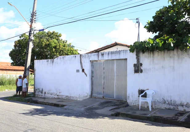 Cerco à casa do acusado de matar Aretha Dantas