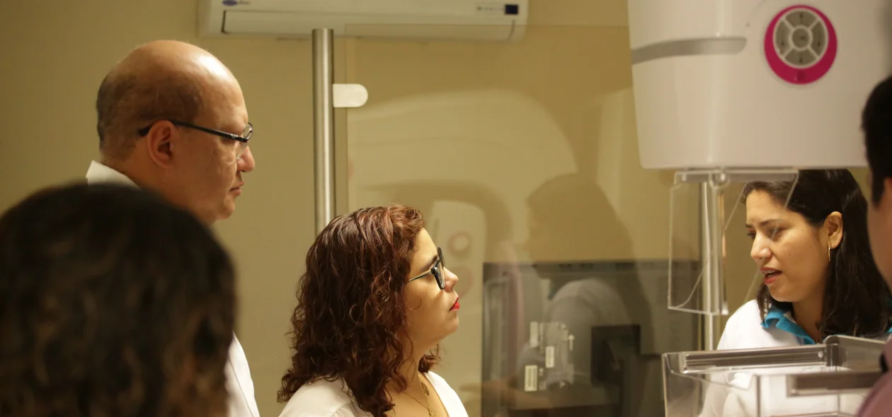 Patrícia Leal visita caminhão