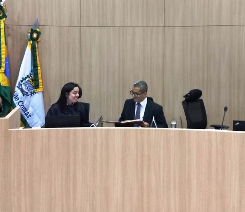 Leandro Maciel toma posse como procurador-geral do Ministério Público de Contas