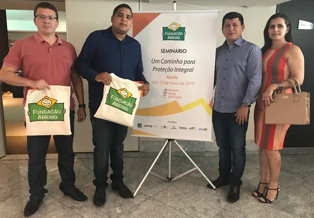 Prefeito Rubens Vieira participa de seminário em Recife