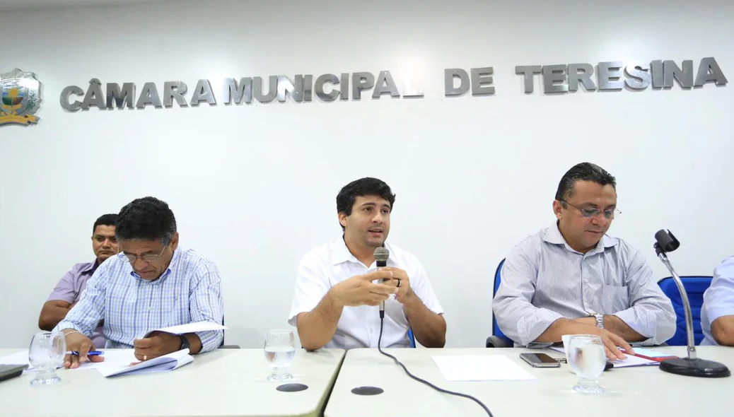 Discussão sobre a regulamentação do Uber em Teresina