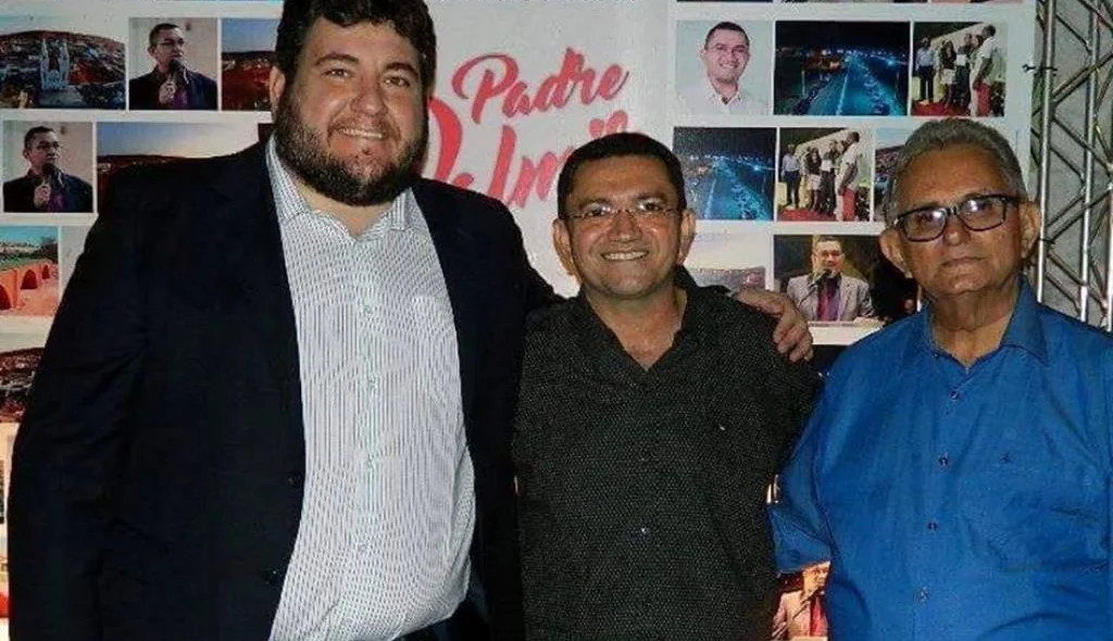 Padre Walmir com o presidente da Câmara, Hugo Victor e amigo Andrade