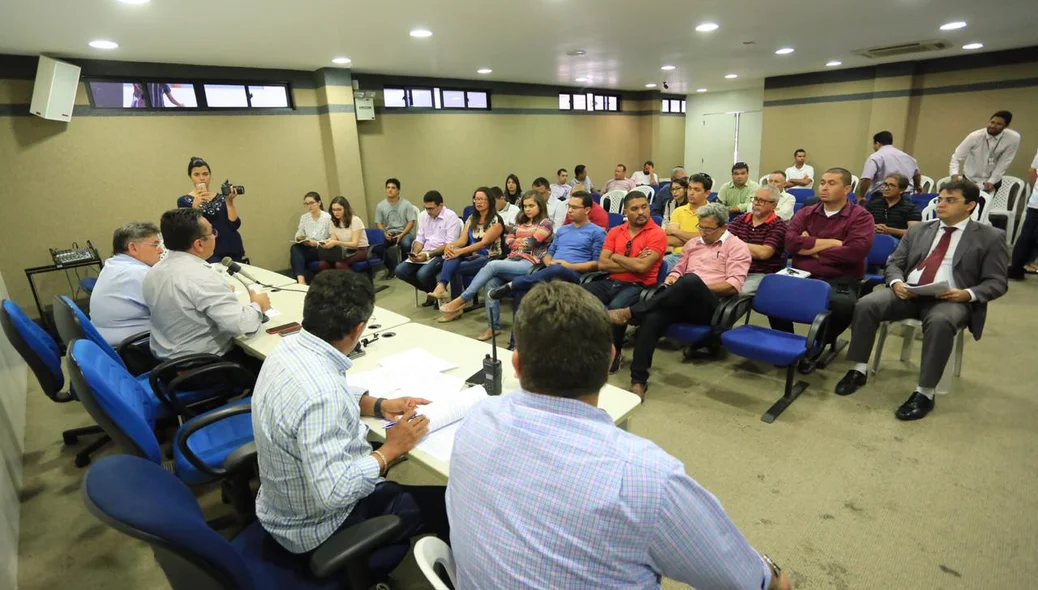 Reunião sobre a regulamentação do Uber na Câmara de Teresina