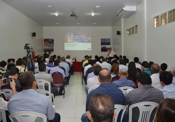Seminário reúne lideranças estaduais e prefeitos da região