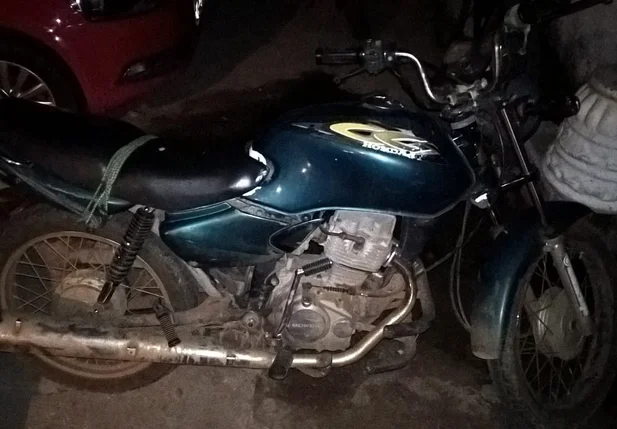 Motocicleta apreendida em Picos