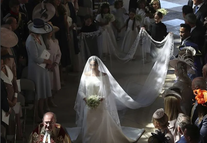 A noiva escolheu um vestido discreto