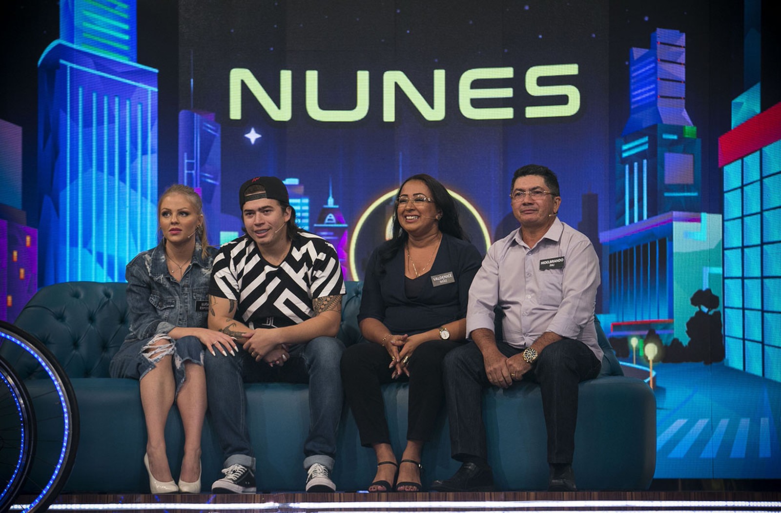 Whindersson Nunes ao lado da família