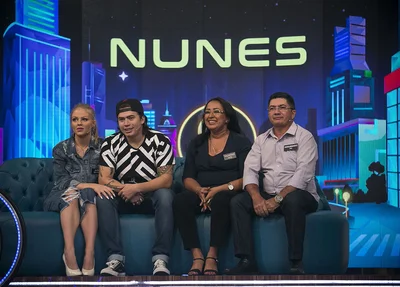 Whindersson Nunes ao lado da família