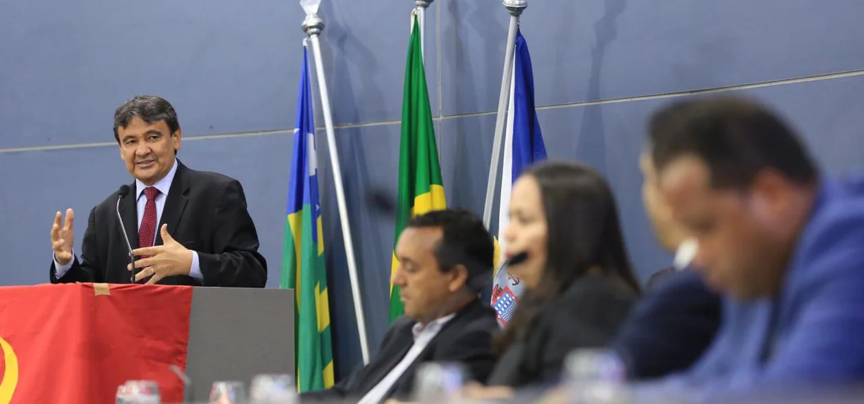 A entrega do título aconteceu na manhã desta segunda-feira