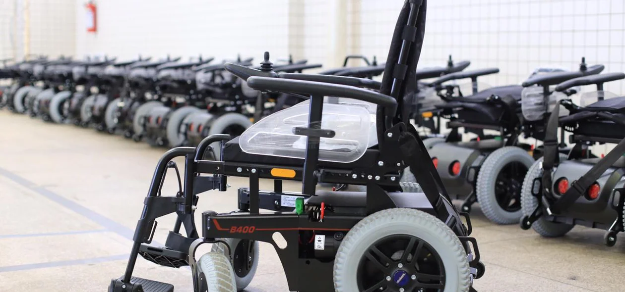 Cadeiras de rodas motorizadas entregues pelo SUS
