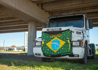Caminhoneiros de Santa Catarina aderem a greve nacional contra aumento dos combustíveis