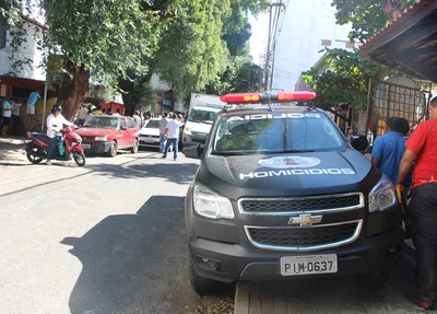 Delegacia de Homicídios no local do crime 