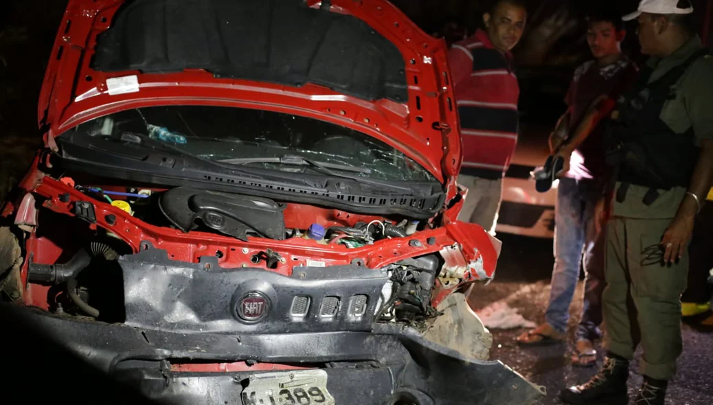 Fiat Uno envolvido no acidente