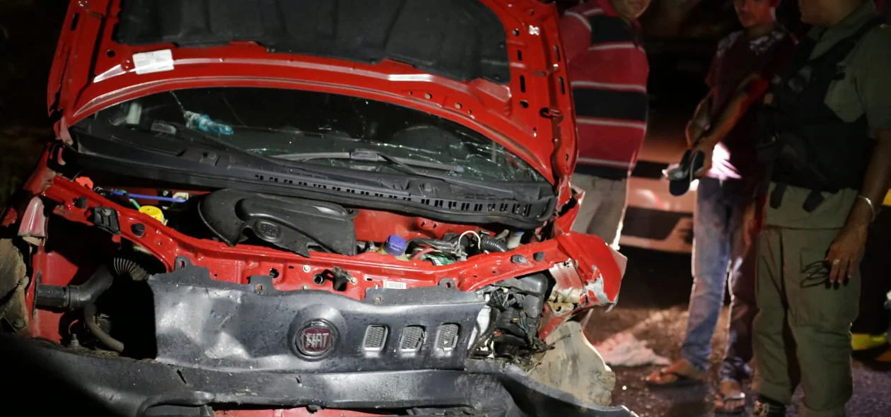 Fiat Uno envolvido no acidente