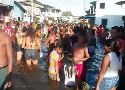 Moradores fazem festa após enchente em cidade do Amapá