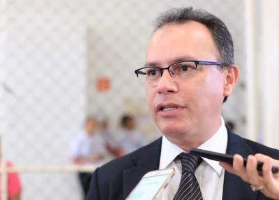 Secretário de administração Ricardo Pontes