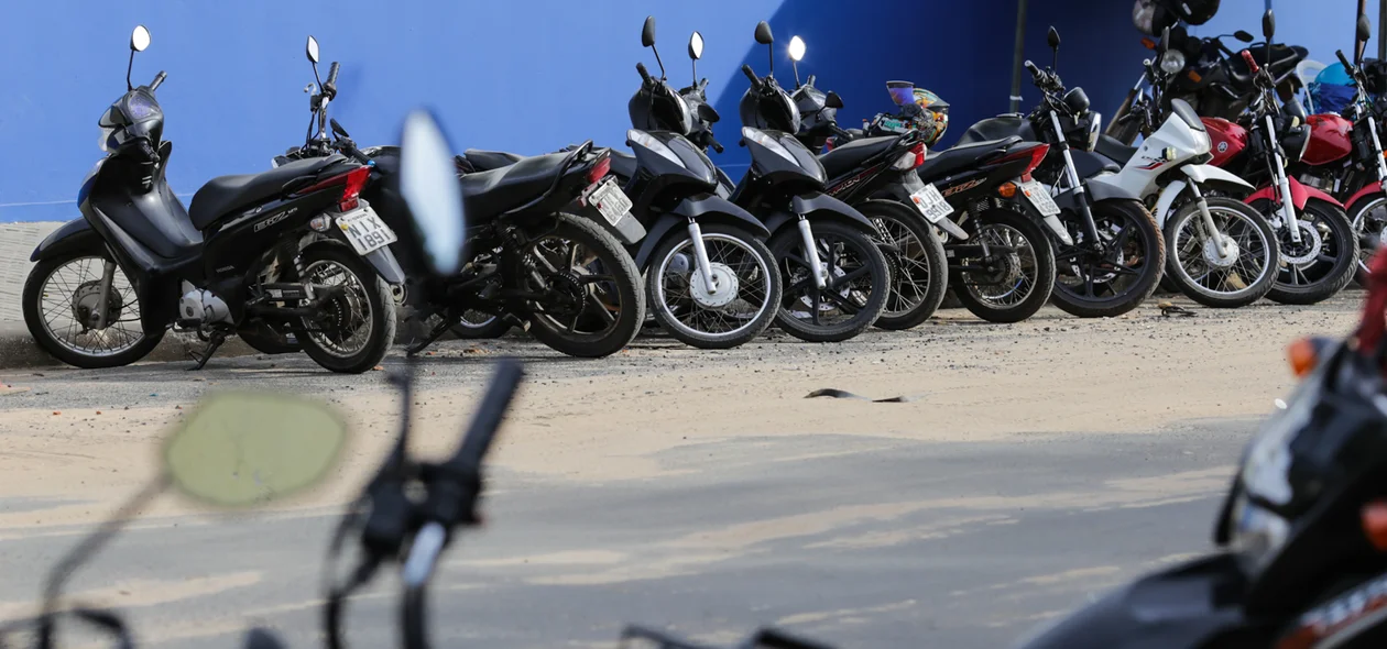 Motos estacionadas próximo a Vikstar 