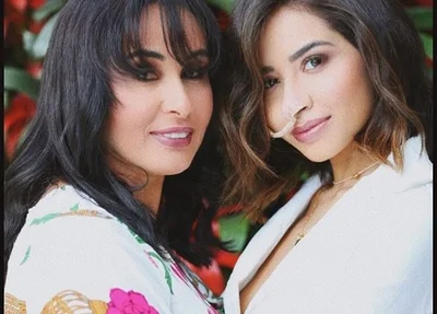 Nara Almeida e a mãe Eva Maria 