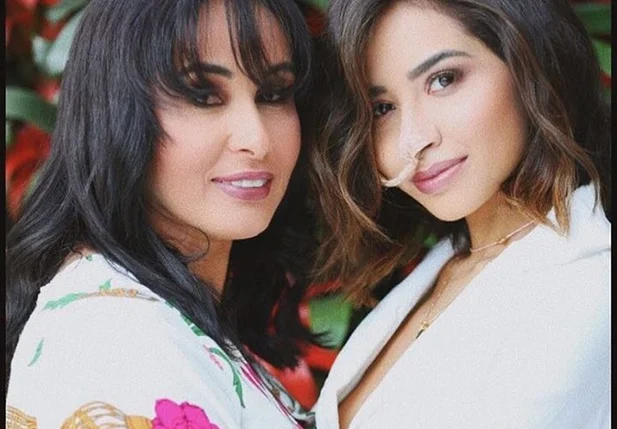 Nara Almeida e a mãe Eva Maria 