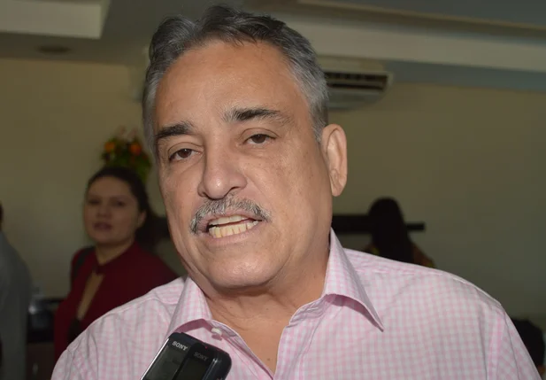 Robert Rios critica desempenho dos senadores piauienses