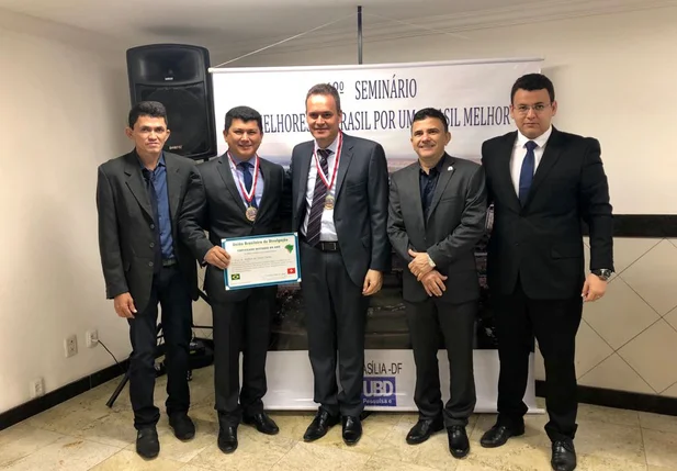 Rubens Vieira recebe certificado